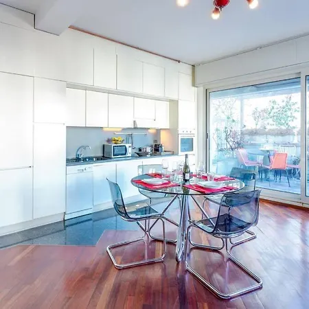 Duomo 10 Min Luxury • Terrazzo • Wi-fi • Netflix * Milano