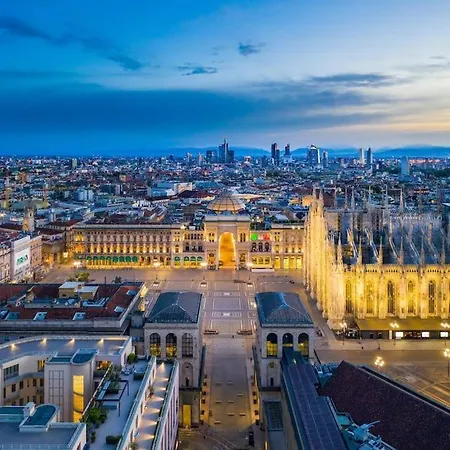 Duomo 10 Min Luxury • Terrazzo • Wi-fi • Netflix Apartamento Milán
